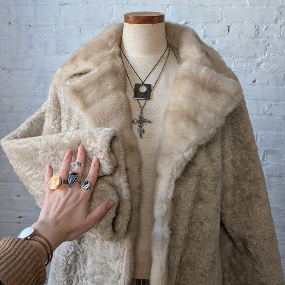 Vintage White Faux Fur Trench Coat Afghan Furry Mob Wife Boho Chic Carpet Jacket - Picture 4 of 10